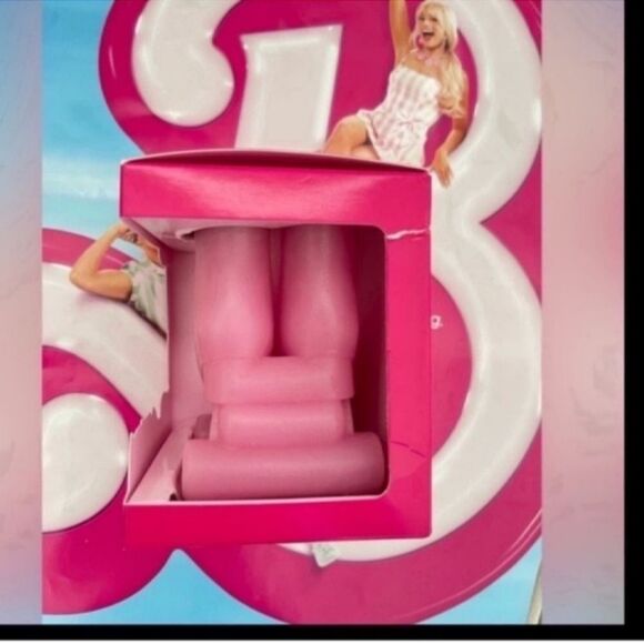 BARBIE x ZARA Limited Edition Movie Collection Barbie Pink Logo Candle - Picture 9 of 11